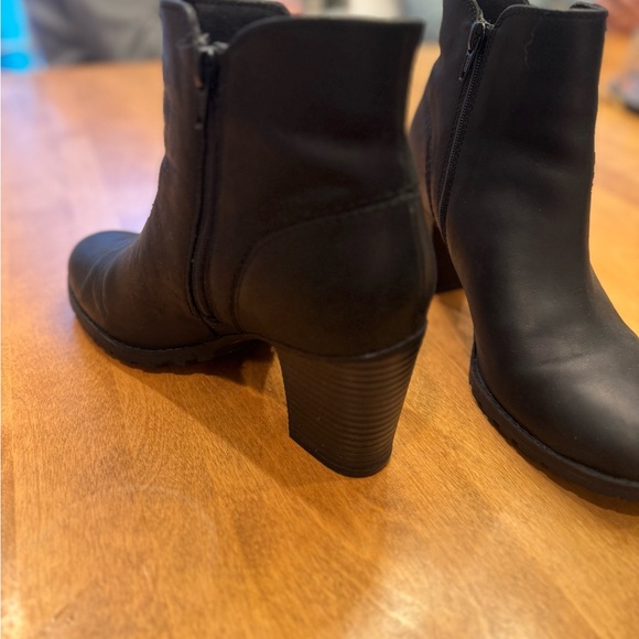 Clark’s leather ankle boots - Picture 2 of 5